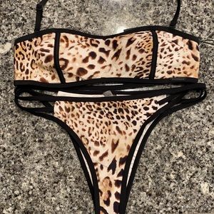 NWT KENDALL + KYLIE cheetah bikini